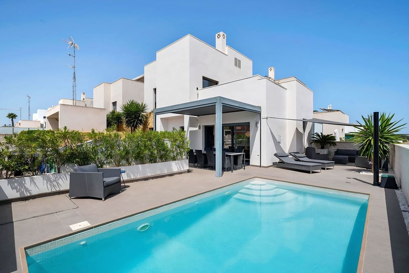 3 soverom Villa til salgs i Ciudad Quesada med svømmebasseng garasje - € 449 000 (Ref: 9849036)