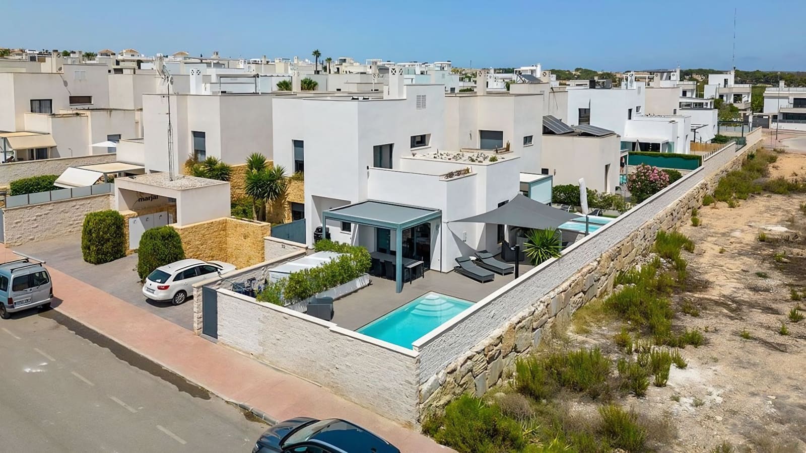 3 soverom Villa til salgs i Ciudad Quesada med svømmebasseng garasje - € 449 000 (Ref: 9849036)