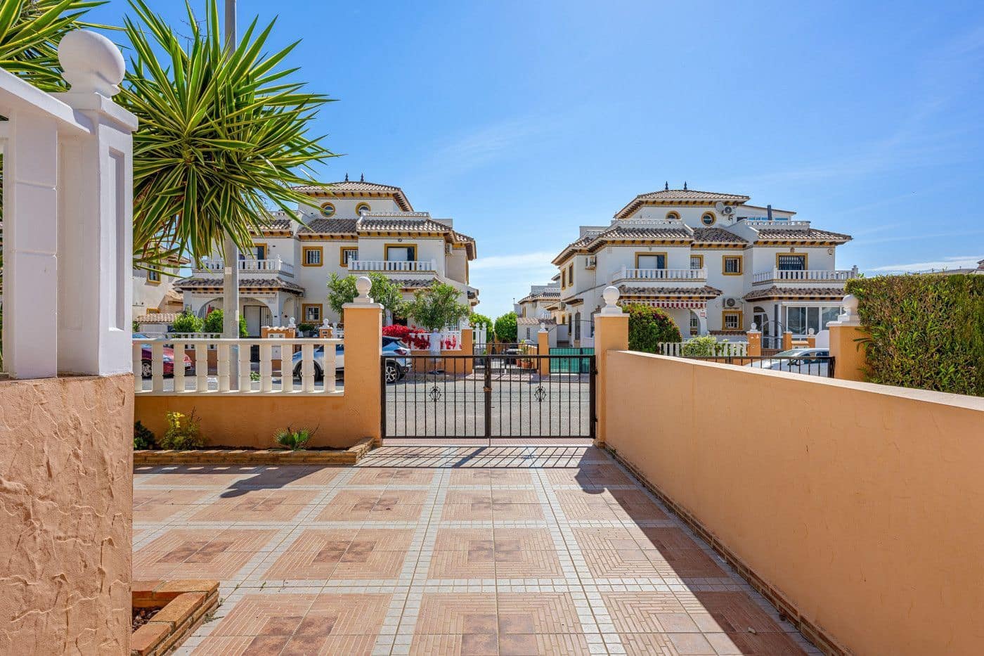 Pareado de 2 habitaciones en Orihuela Costa en venta con piscina garaje - 219.000 € (Ref: 9854981)