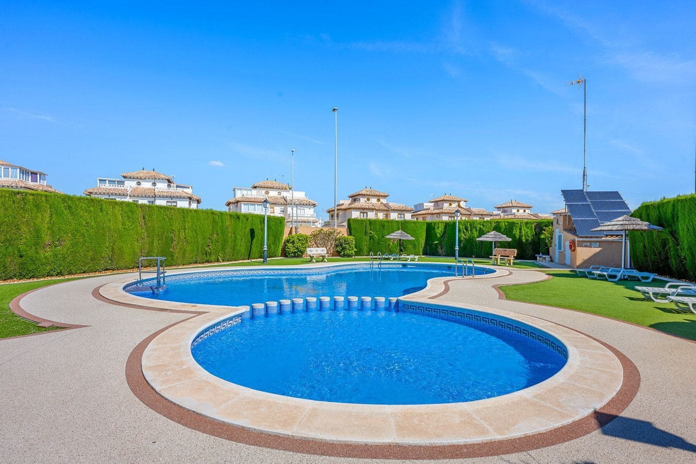 Pareado de 2 habitaciones en Orihuela Costa en venta con piscina garaje - 219.000 € (Ref: 9854981)