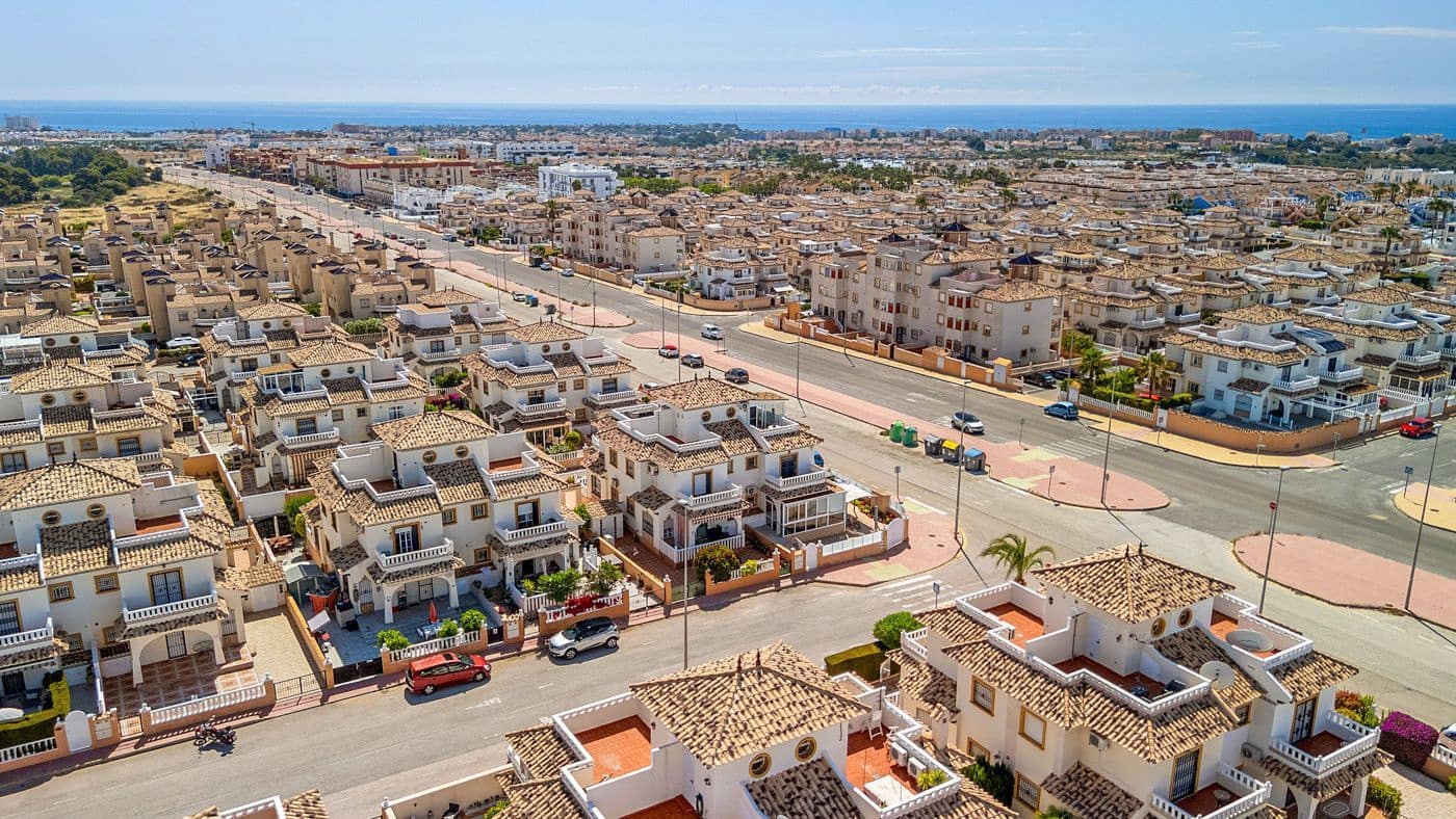 Pareado de 2 habitaciones en Orihuela Costa en venta con piscina garaje - 219.000 € (Ref: 9854981)