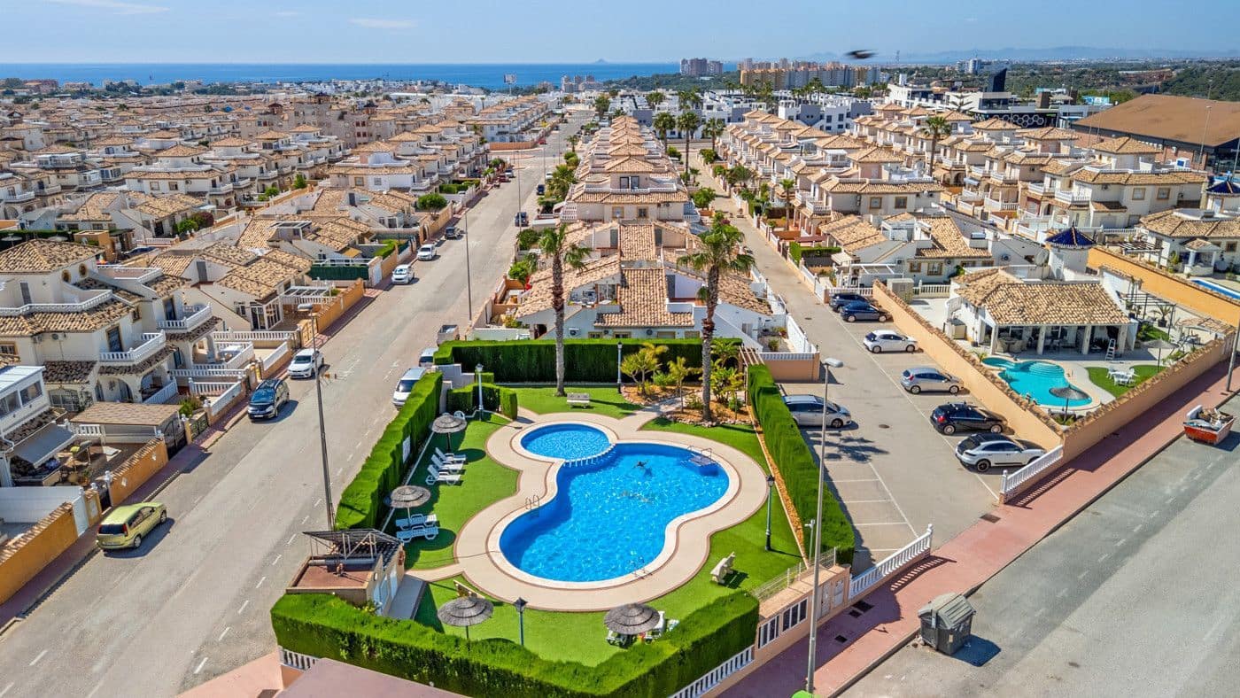 Pareado de 2 habitaciones en Orihuela Costa en venta con piscina garaje - 219.000 € (Ref: 9854981)