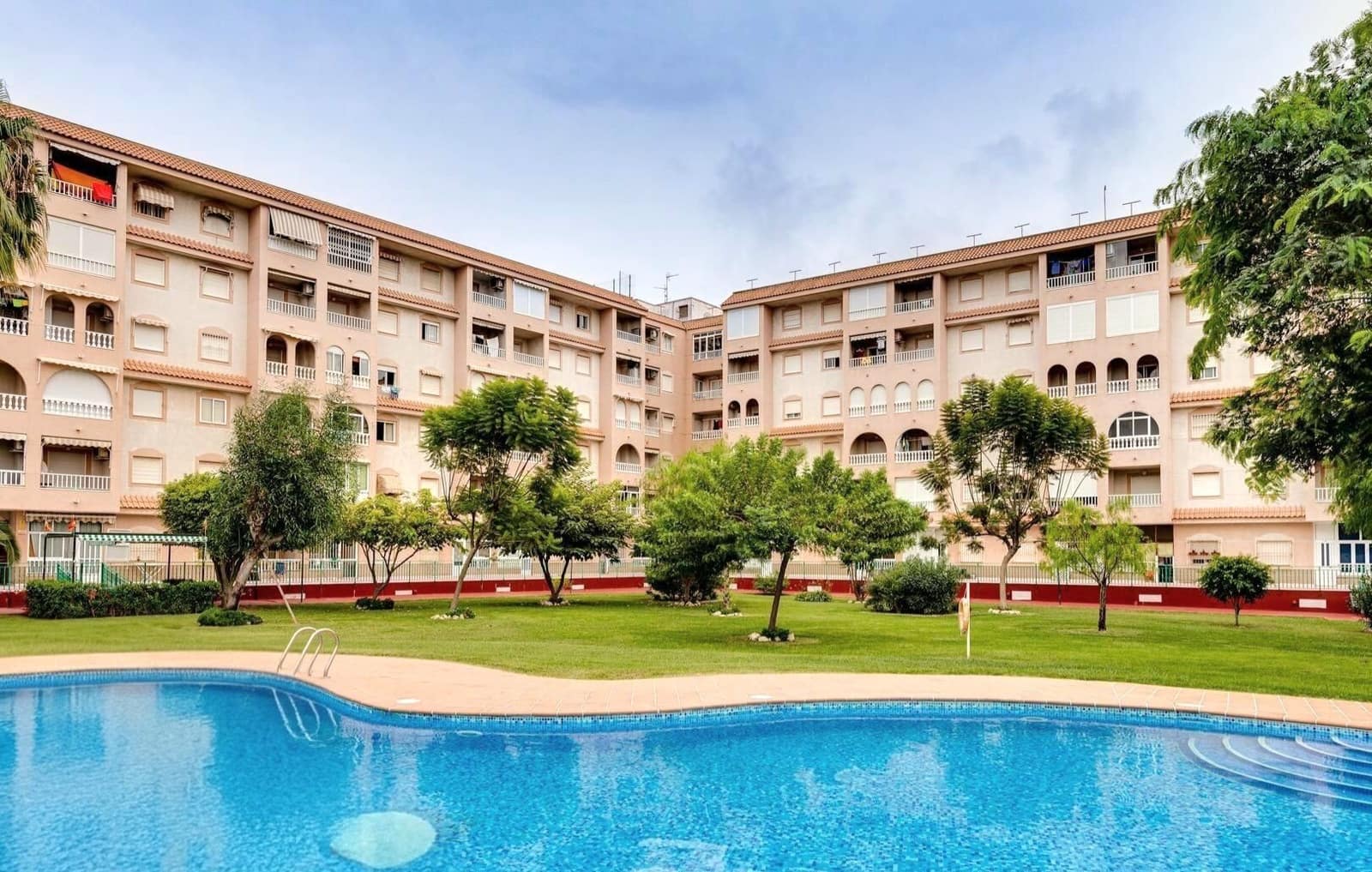 2 sypialnia Apartament na sprzedaż w Torrevieja z basenem - 114 900 € (Ref: 9854982)