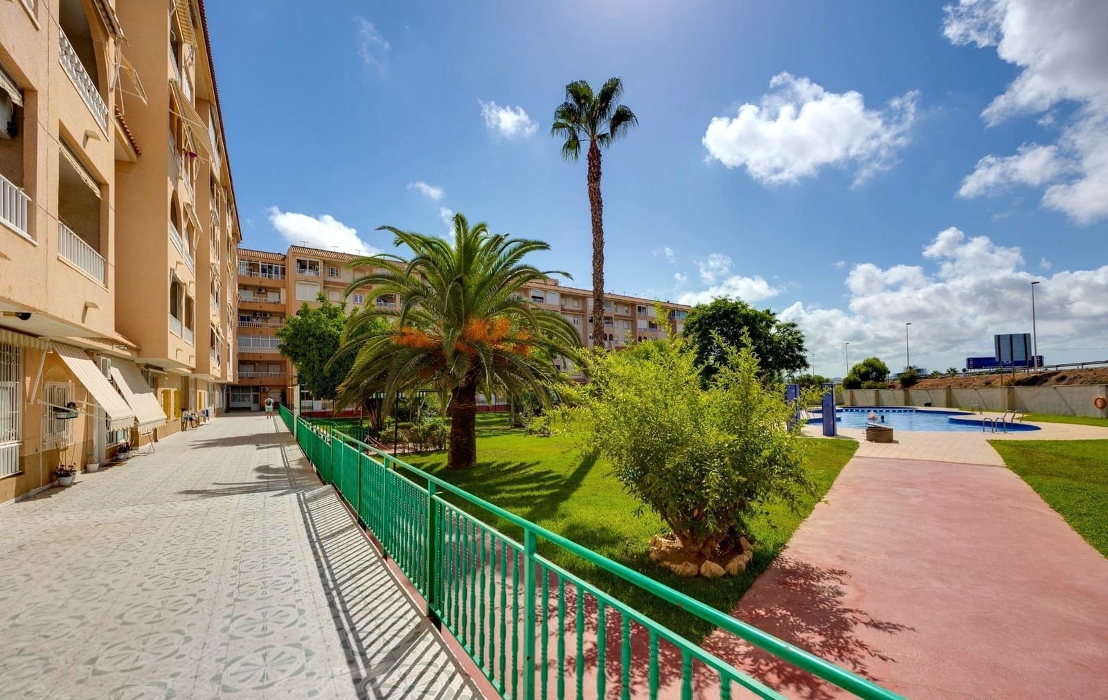 2 sypialnia Apartament na sprzedaż w Torrevieja z basenem - 114 900 € (Ref: 9854982)