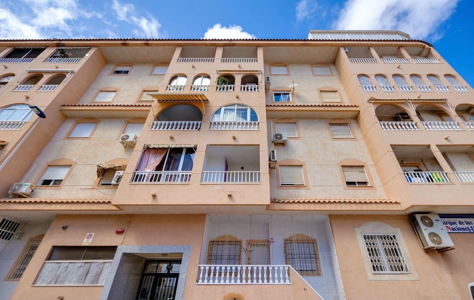 2 sypialnia Apartament na sprzedaż w Torrevieja z basenem - 114 900 € (Ref: 9854982)