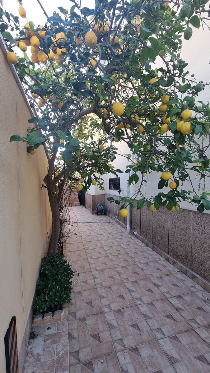 5 soverom Villa til salgs i Torrevieja med svømmebasseng garasje - € 499 000 (Ref: 9861562)