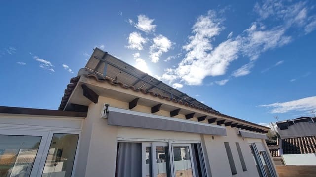 5 soverom Villa til salgs i Torrevieja med svømmebasseng garasje - € 499 000 (Ref: 9861562)