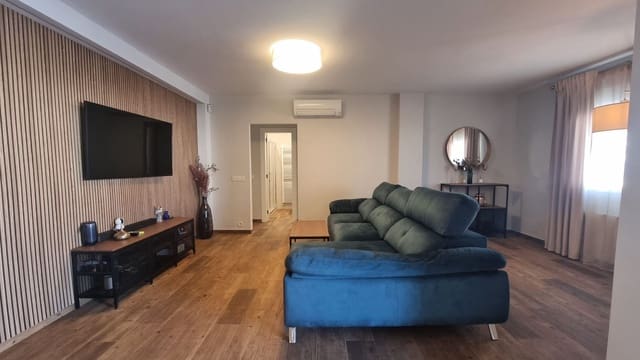 5 soverom Villa til salgs i Torrevieja med svømmebasseng garasje - € 499 000 (Ref: 9861562)
