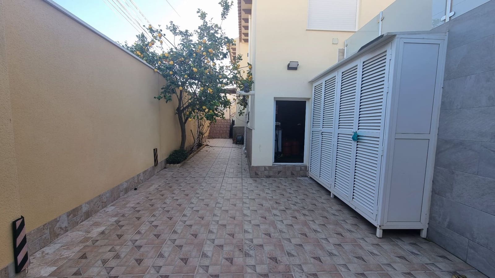 5 soverom Villa til salgs i Torrevieja med svømmebasseng garasje - € 499 000 (Ref: 9861562)