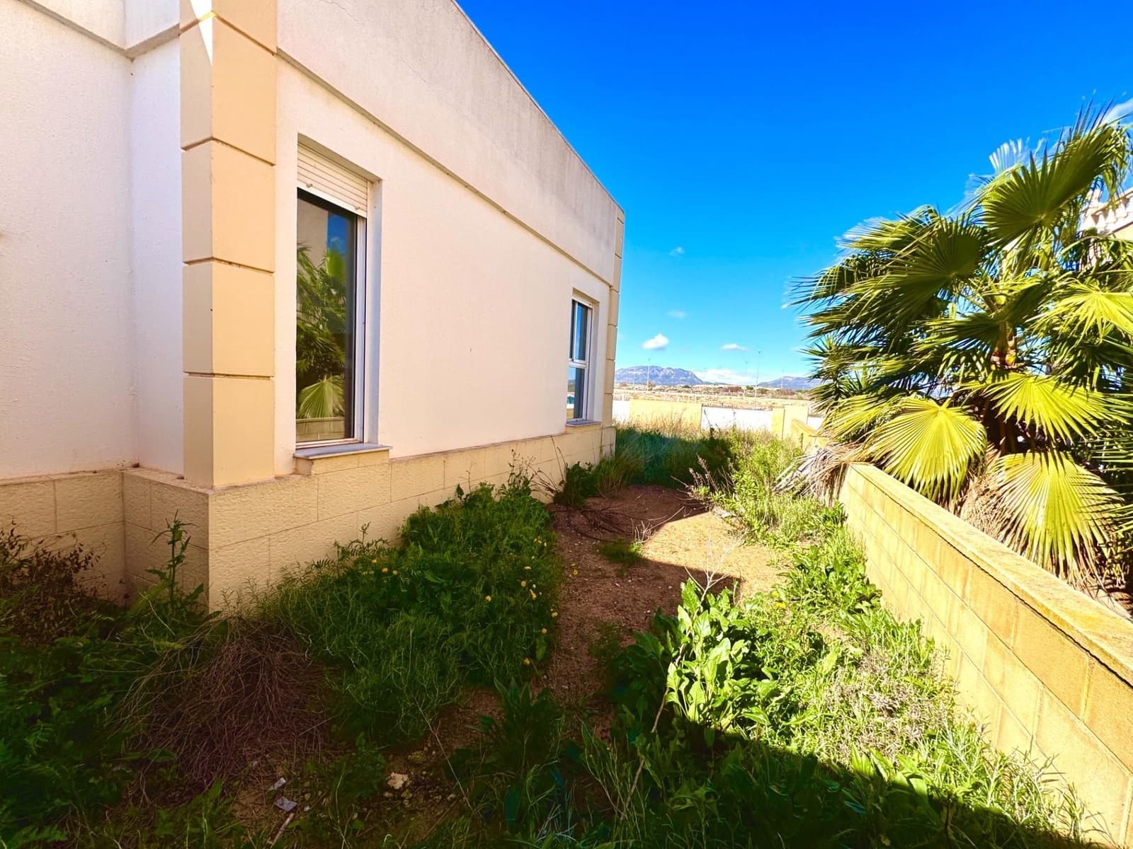 1 slaapkamer Halfvrijstaande villa te koop in Avileses met garage - € 110.000 (Ref: 9864078)