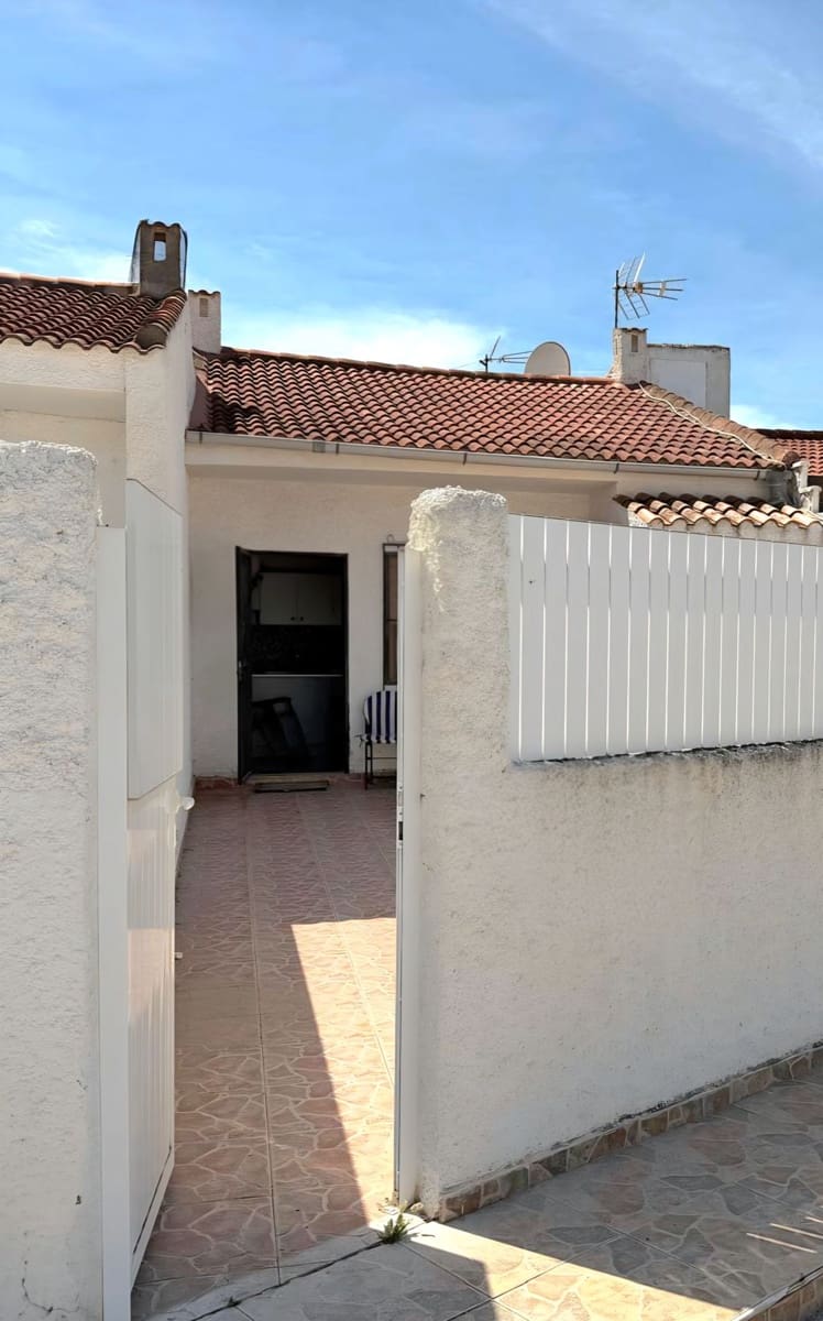 2 bedroom Bungalow for sale in Torrevieja - € 89,750 (Ref: 9872973)