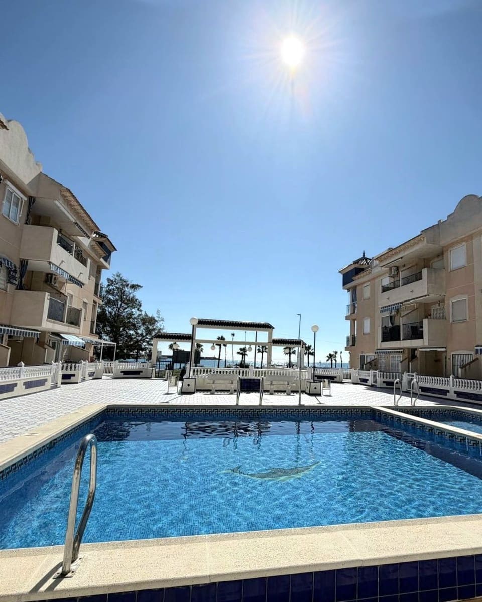 1 soveværelse Lejlighed til salg i Torrevieja med swimmingpool - € 124.900 (Ref: 9889762)