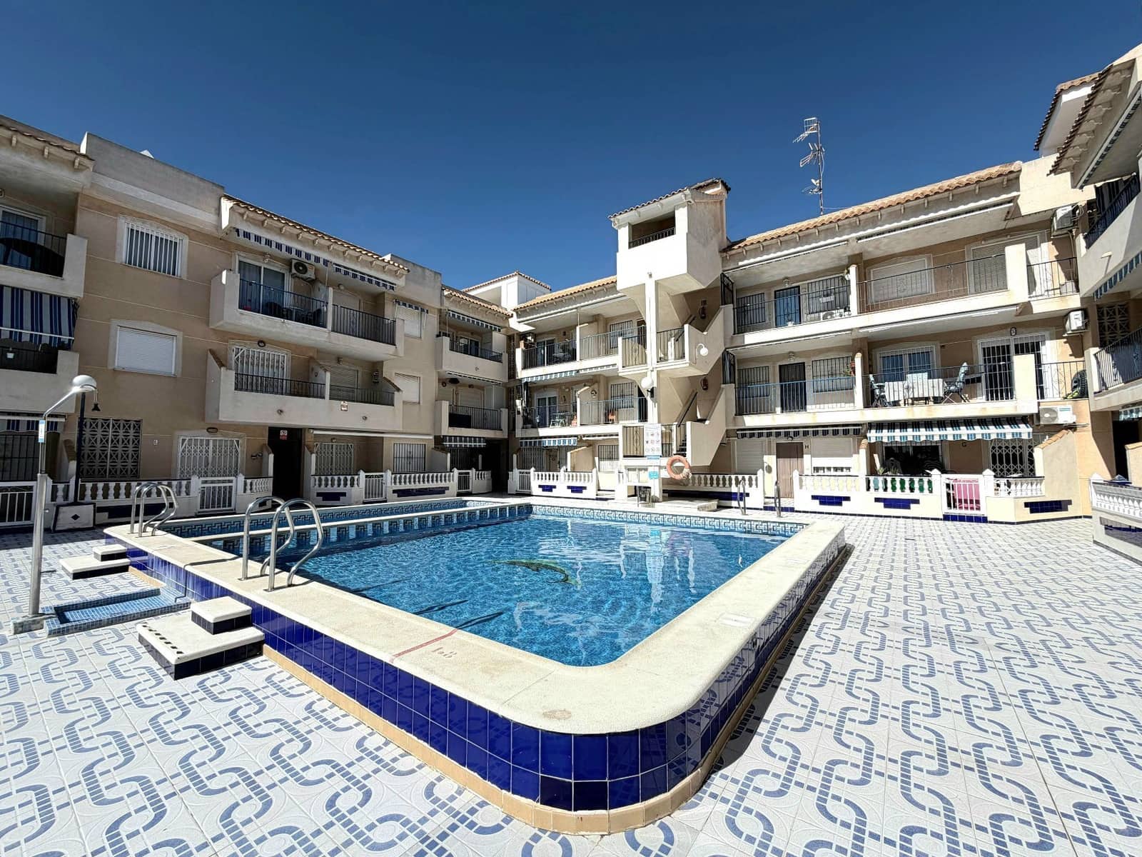 1 soveværelse Lejlighed til salg i Torrevieja med swimmingpool - € 124.900 (Ref: 9889762)