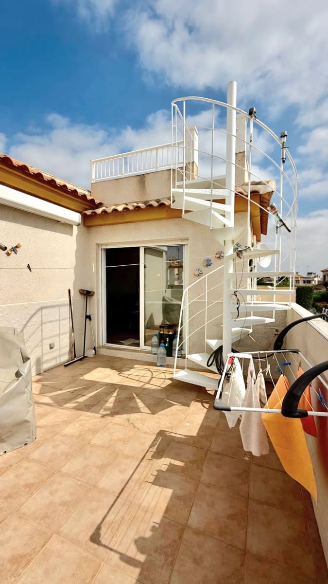 3 camera da letto Villetta Bifamiliare in vendita in Torrevieja con piscina - 182.000 € (Rif: 9891700)