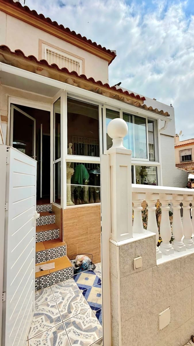 3 camera da letto Villetta Bifamiliare in vendita in Torrevieja con piscina - 182.000 € (Rif: 9891700)