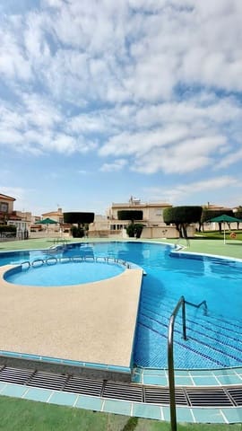 3 sypialnia Dom blizniak na sprzedaż w Torrevieja z basenem - 182 000 € (Ref: 9891700)