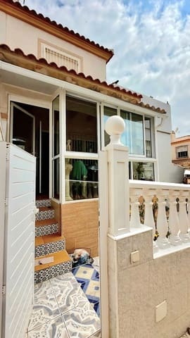 3 sypialnia Dom blizniak na sprzedaż w Torrevieja z basenem - 182 000 € (Ref: 9891700)