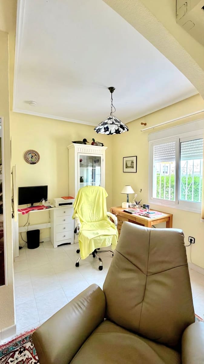 3 camera da letto Villetta Bifamiliare in vendita in Torrevieja con piscina - 182.000 € (Rif: 9891700)