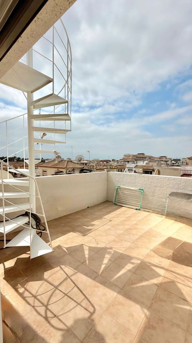 3 camera da letto Villetta Bifamiliare in vendita in Torrevieja con piscina - 182.000 € (Rif: 9891700)