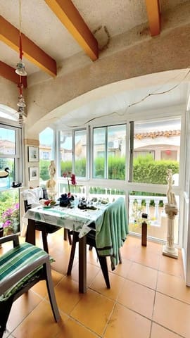 3 sypialnia Dom blizniak na sprzedaż w Torrevieja z basenem - 182 000 € (Ref: 9891700)