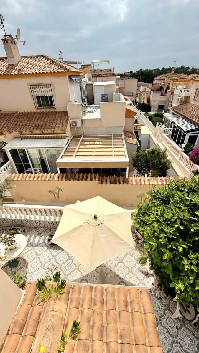 3 camera da letto Villetta Bifamiliare in vendita in Torrevieja con piscina - 182.000 € (Rif: 9891700)