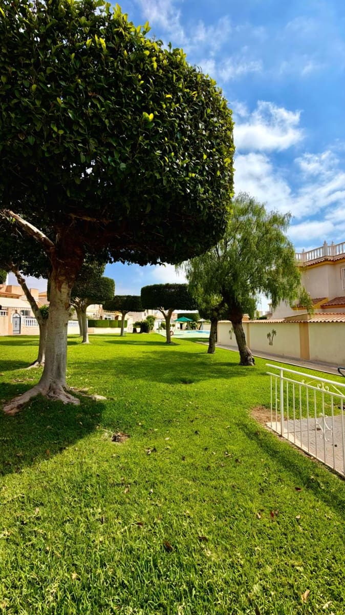 3 camera da letto Villetta Bifamiliare in vendita in Torrevieja con piscina - 182.000 € (Rif: 9891700)