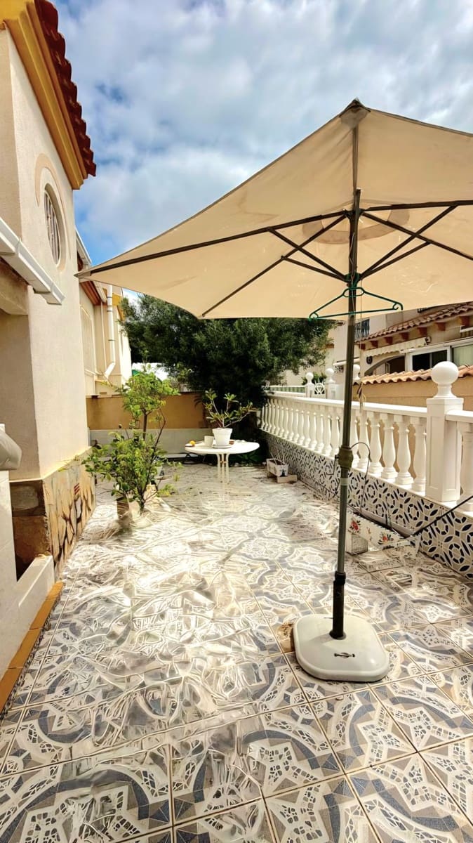 3 camera da letto Villetta Bifamiliare in vendita in Torrevieja con piscina - 182.000 € (Rif: 9891700)