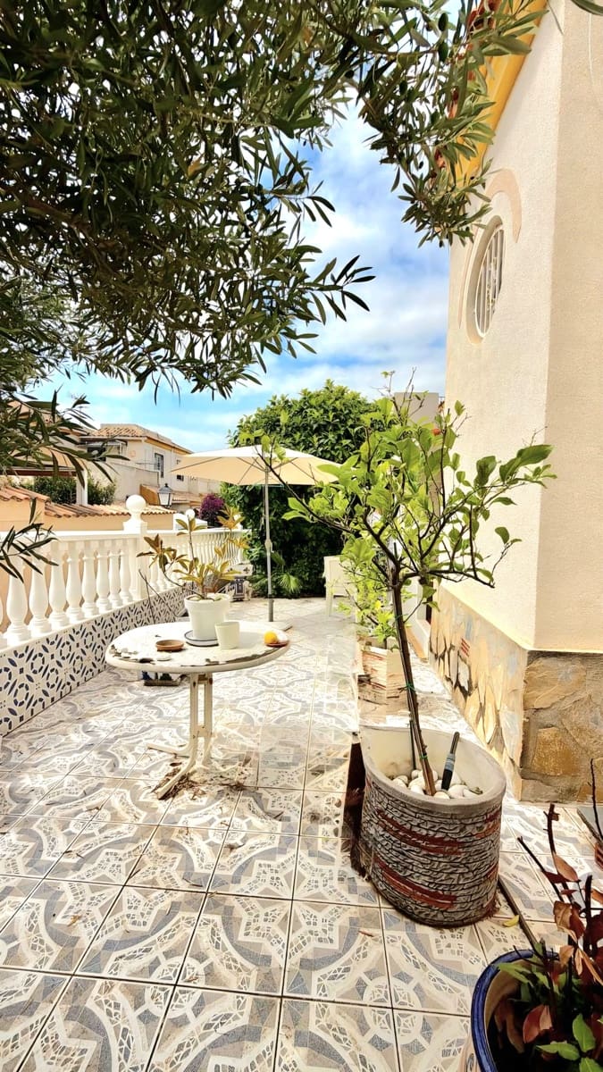 3 camera da letto Villetta Bifamiliare in vendita in Torrevieja con piscina - 182.000 € (Rif: 9891700)