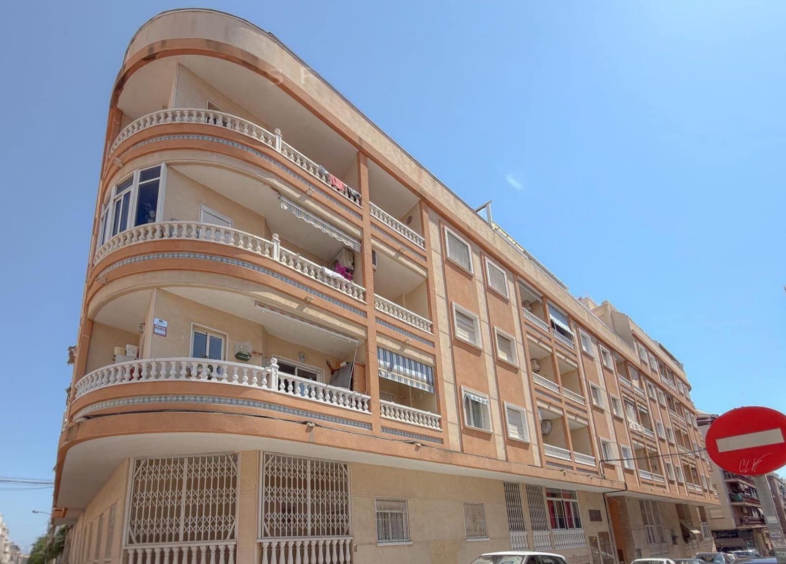 2 bedroom Apartment for sale in Torrevieja with garage - € 122,000 (Ref: 9900077)