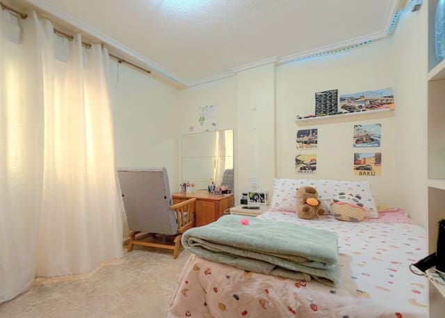 2 bedroom Apartment for sale in Torrevieja with garage - € 122,000 (Ref: 9900077)