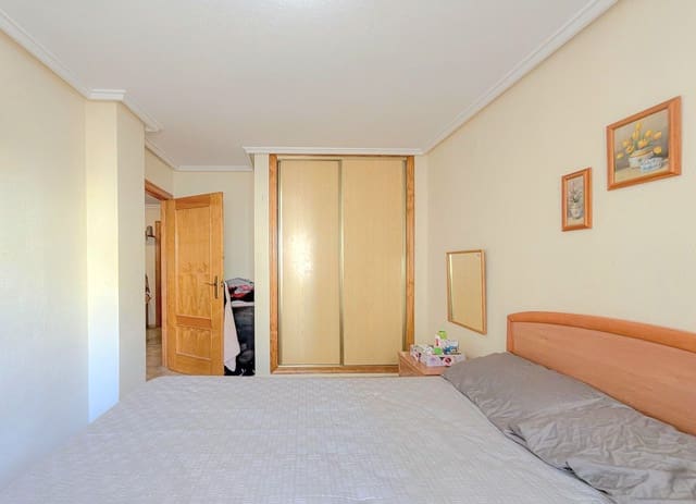 2 bedroom Apartment for sale in Torrevieja with garage - € 122,000 (Ref: 9900077)
