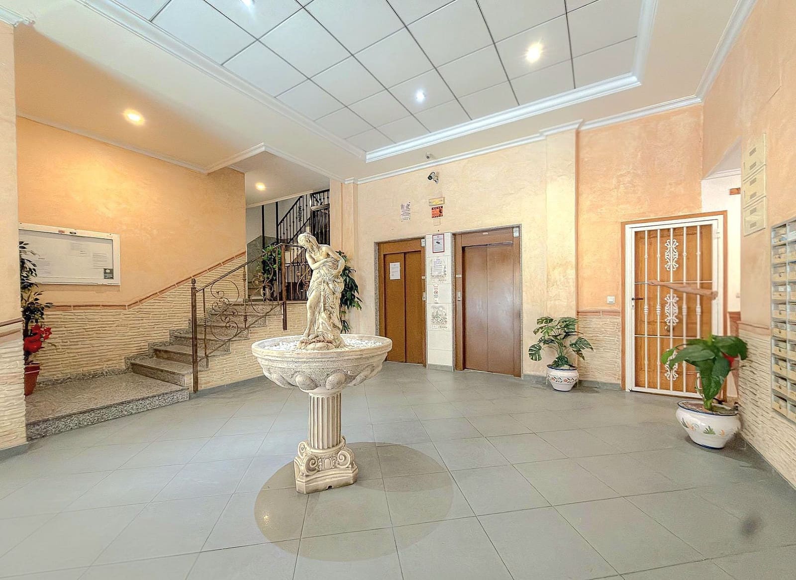 2 bedroom Apartment for sale in Torrevieja with garage - € 122,000 (Ref: 9900077)