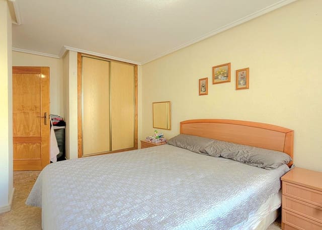 2 bedroom Apartment for sale in Torrevieja with garage - € 122,000 (Ref: 9900077)