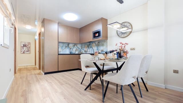 2 makuuhuone Huoneisto myytävänä paikassa Puerto Deportivo, Torrevieja - 188 800 € (Ref: 9906984)
