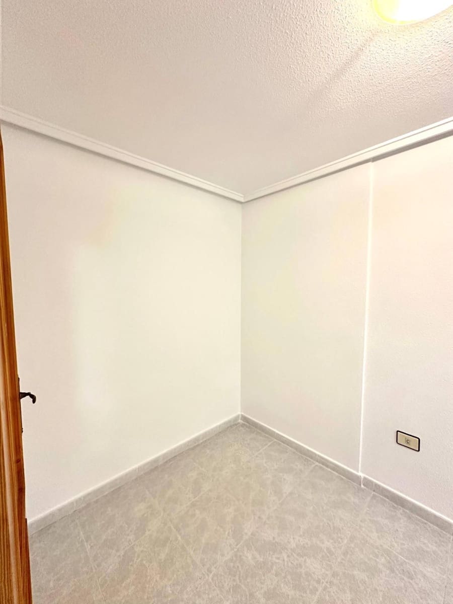 2 makuuhuone Huoneisto myytävänä paikassa Torrevieja - 139 000 € (Ref: 9910048)
