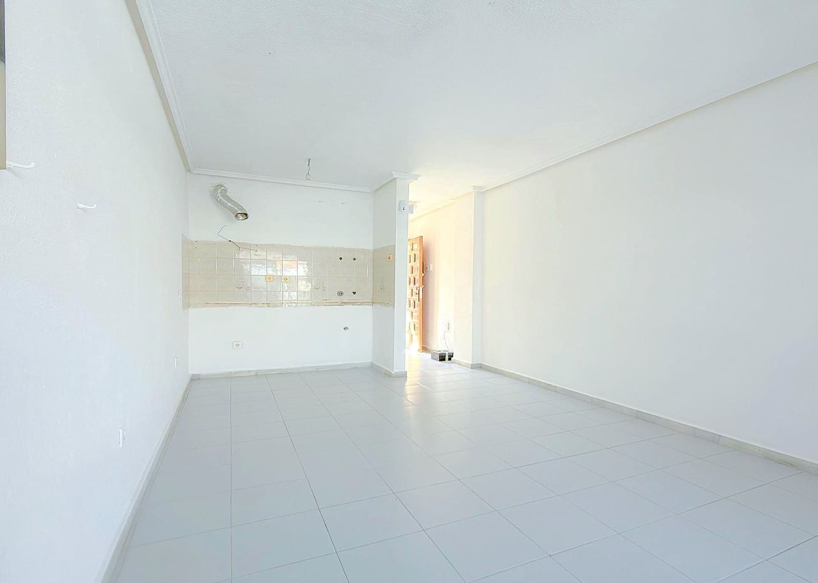 Studio til salgs i Torrevieja med garasje - € 69 900 (Ref: 9912526)