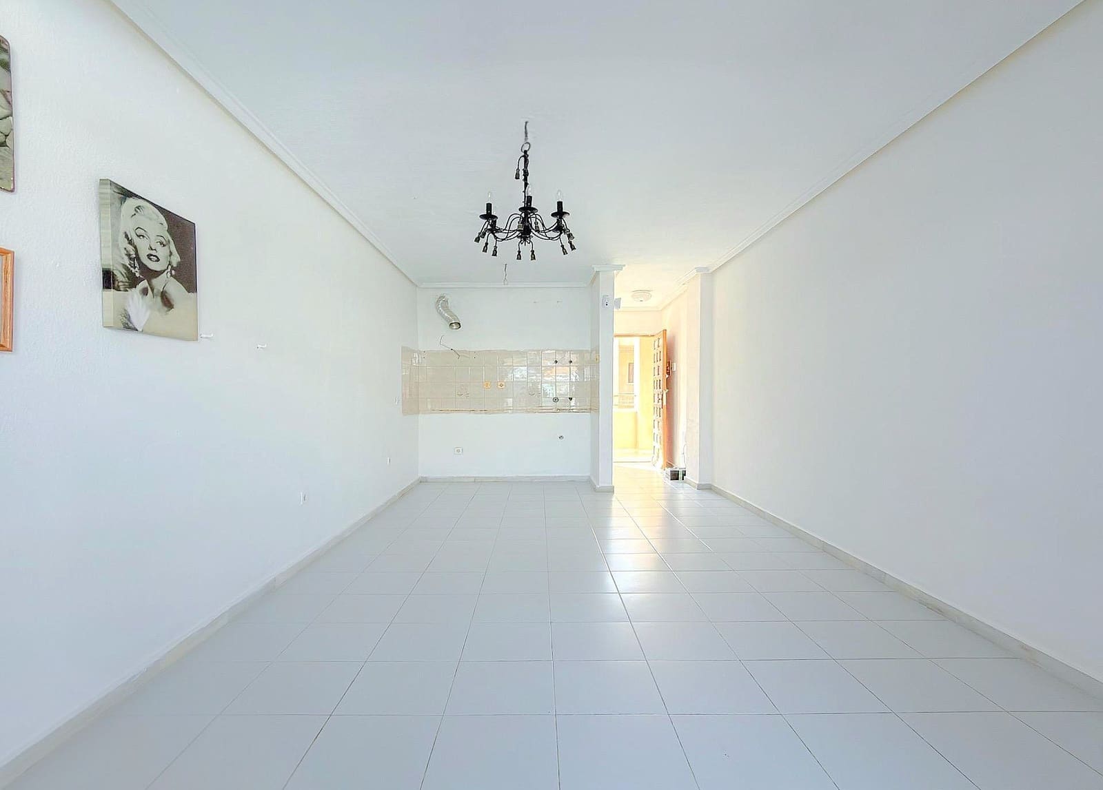 Studio til salgs i Torrevieja med garasje - € 69 900 (Ref: 9912526)
