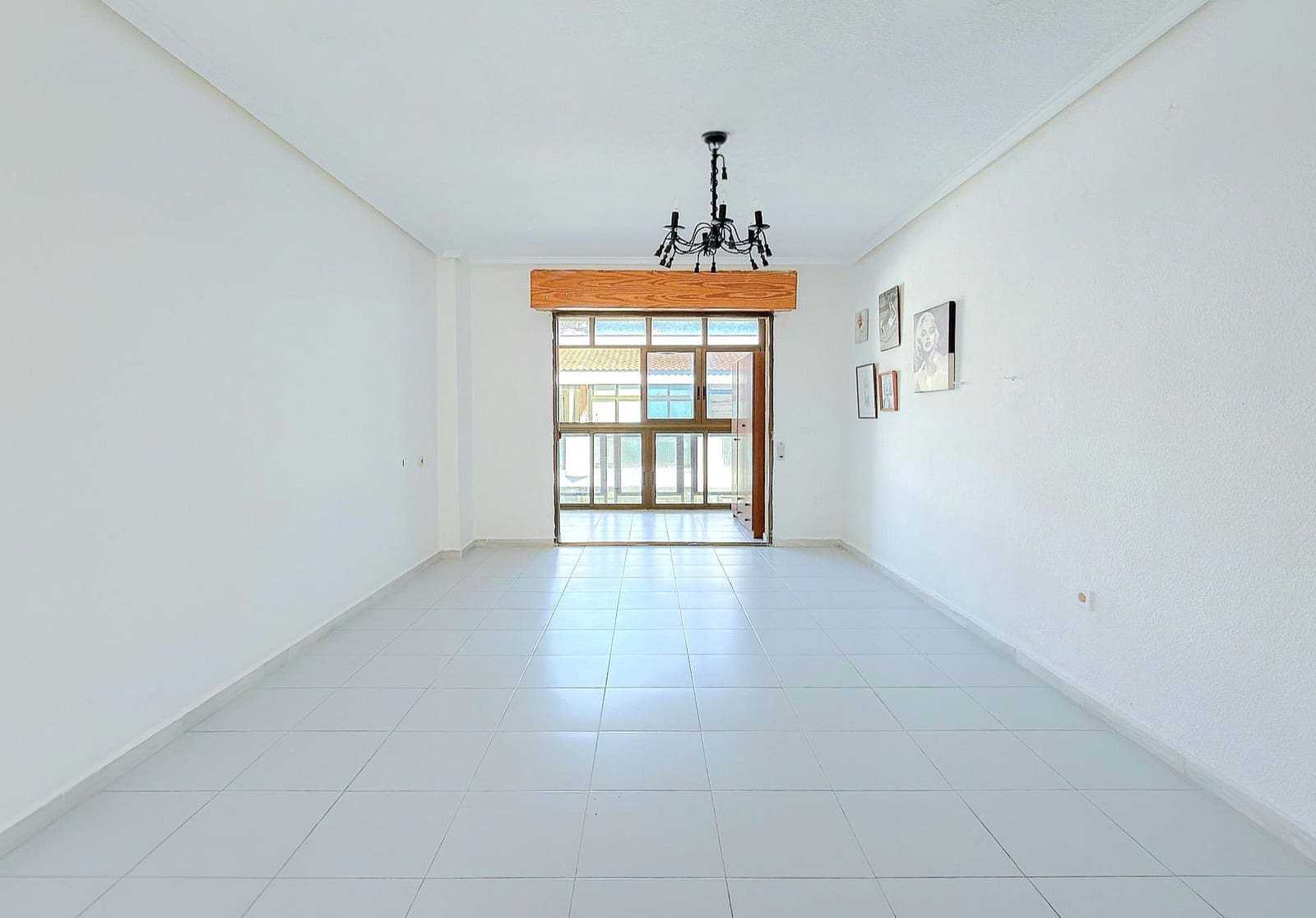 Studio til salgs i Torrevieja med garasje - € 69 900 (Ref: 9912526)