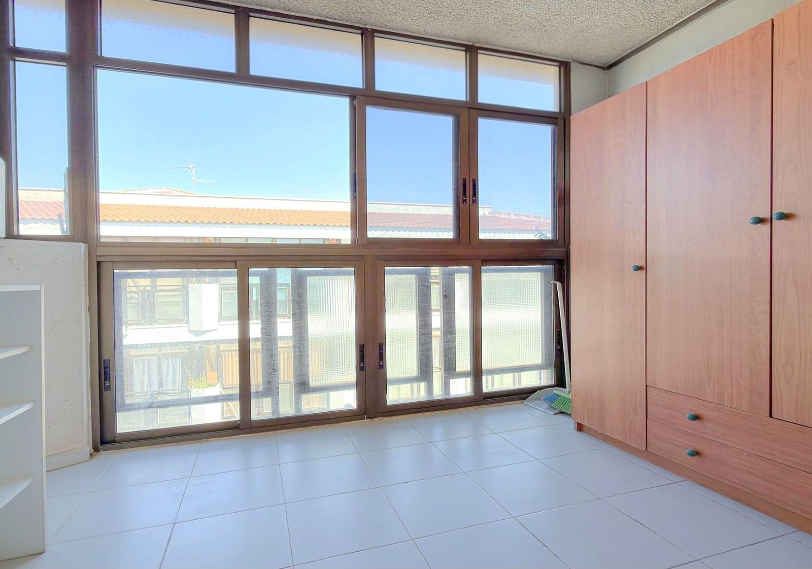 Studio til salgs i Torrevieja med garasje - € 69 900 (Ref: 9912526)
