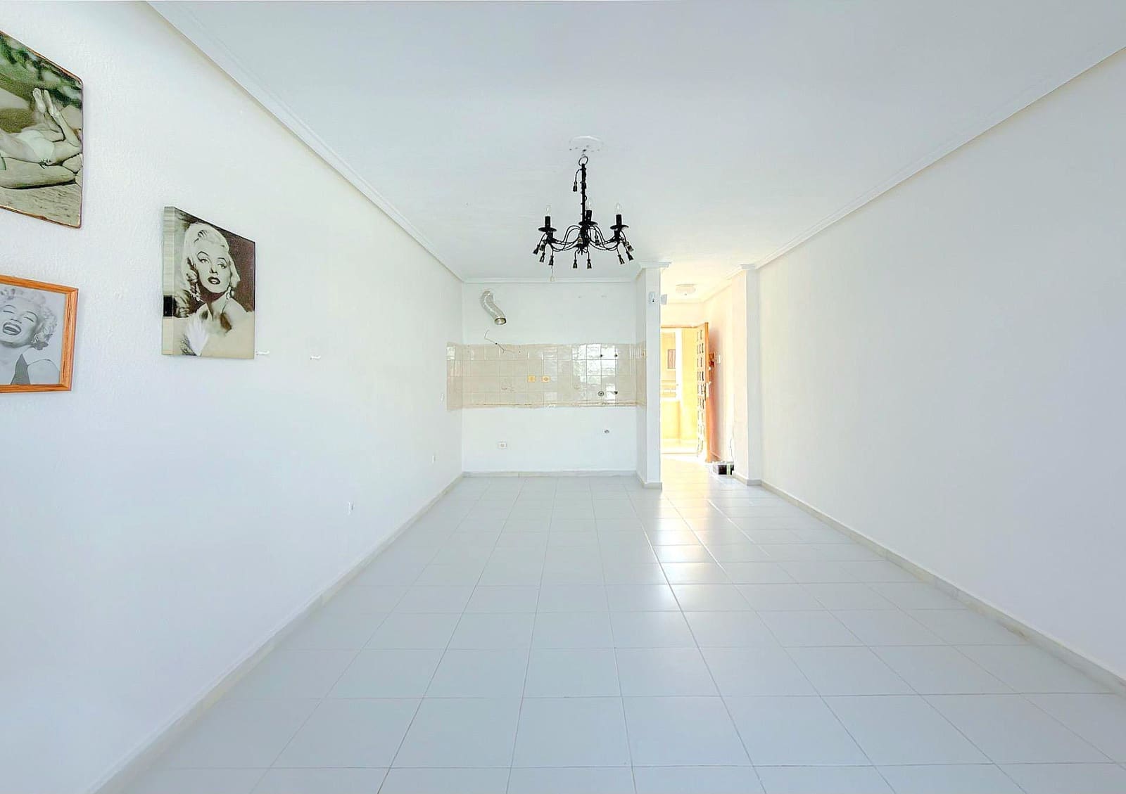 Studio til salgs i Torrevieja med garasje - € 69 900 (Ref: 9912526)