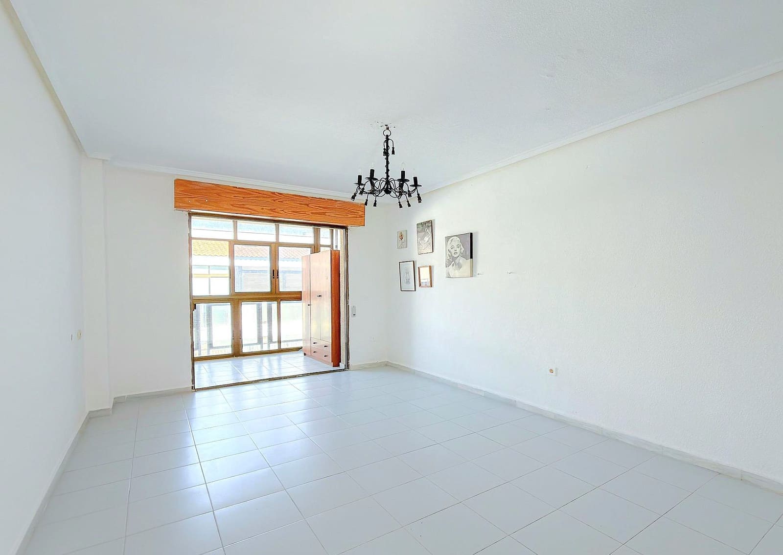 Studio til salgs i Torrevieja med garasje - € 69 900 (Ref: 9912526)