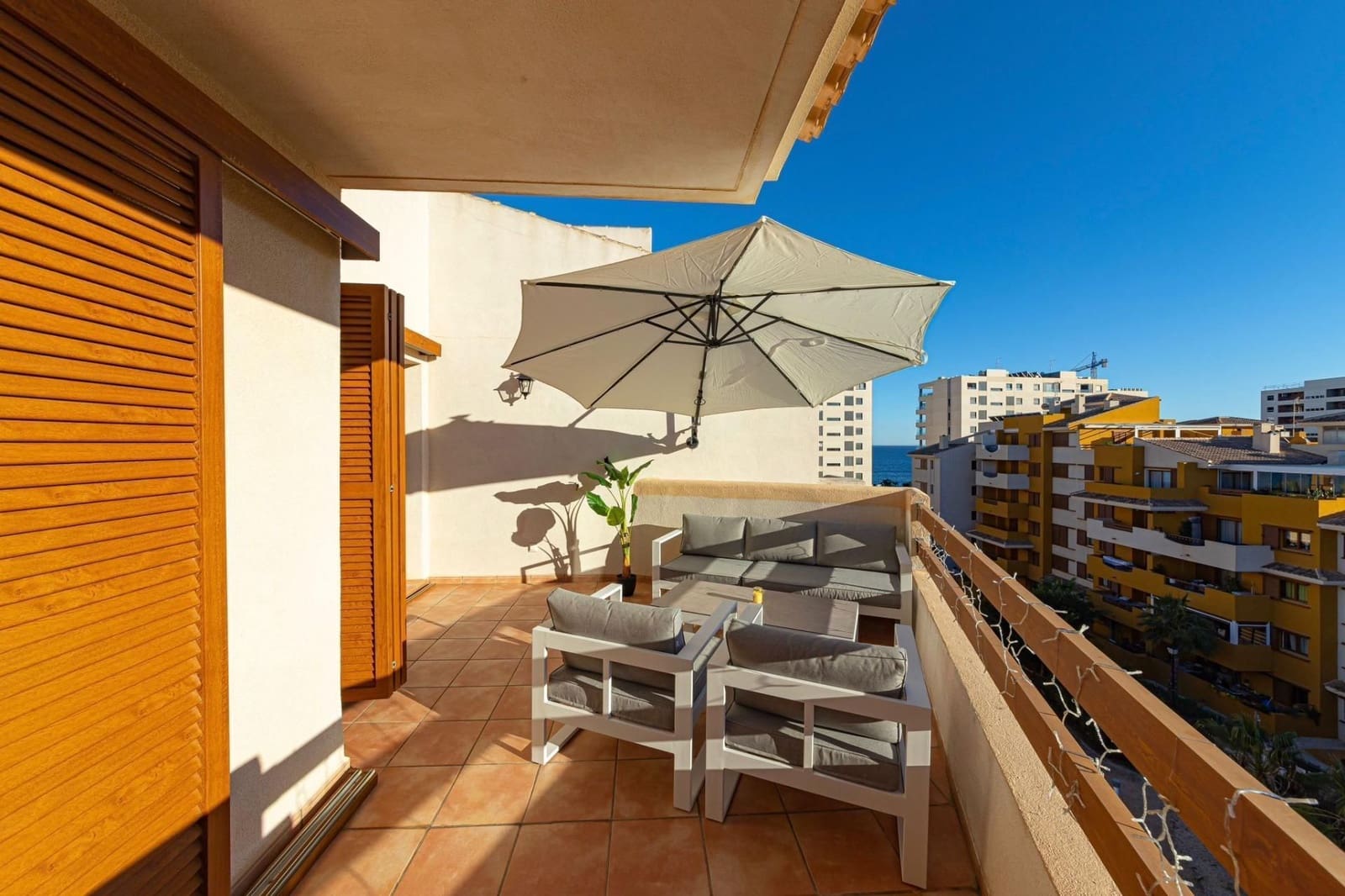 2 bedroom Penthouse for sale in Torrevieja with pool garage - € 276,000 (Ref: 9930134)