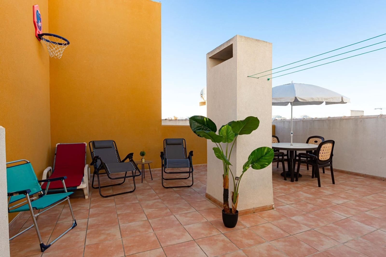 2 bedroom Penthouse for sale in Torrevieja with pool garage - € 276,000 (Ref: 9930134)
