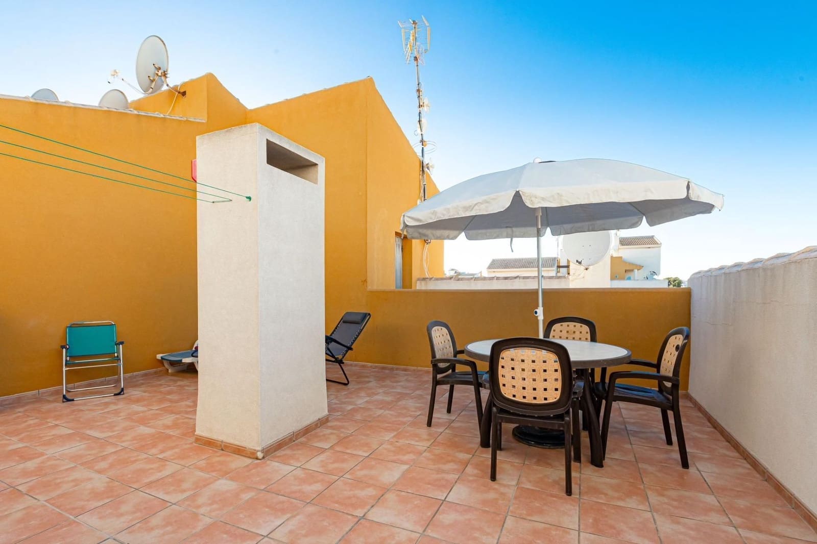 2 bedroom Penthouse for sale in Torrevieja with pool garage - € 276,000 (Ref: 9930134)