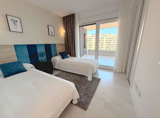 2 chambre Appartement à vendre à Punta Prima, Torrevieja avec piscine garage - 489 000 € (Ref: 9930147)