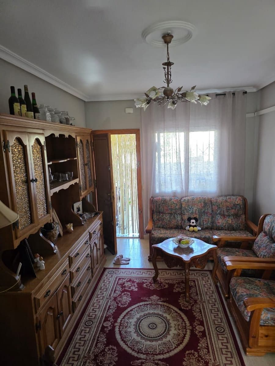 Bungalow de 2 habitaciones en Torrevieja en venta con piscina - 179.000 € (Ref: 9930154)
