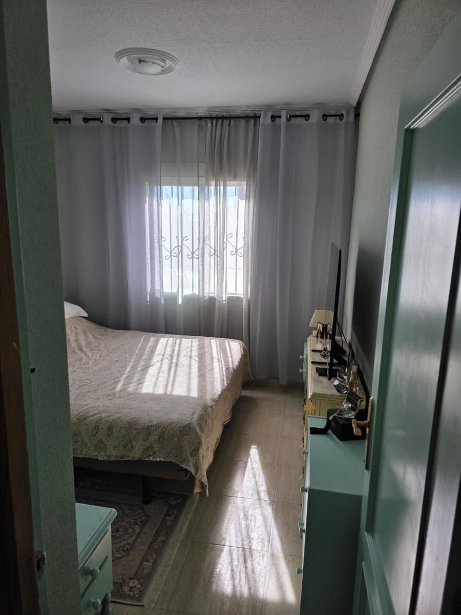 Bungalow de 2 habitaciones en Torrevieja en venta con piscina - 179.000 € (Ref: 9930154)