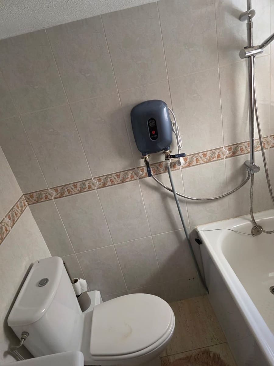 Bungalow de 2 habitaciones en Torrevieja en venta con piscina - 179.000 € (Ref: 9930154)