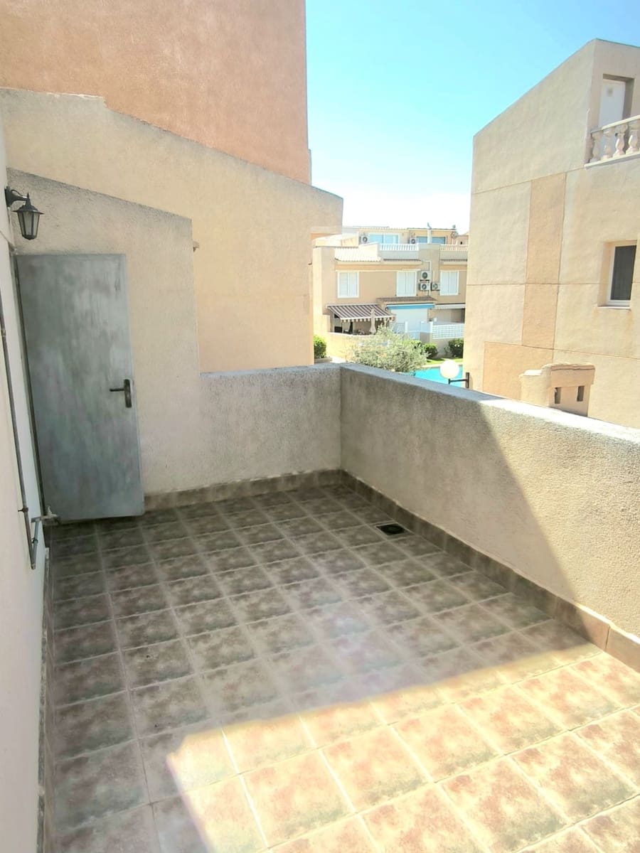 5 quarto Moradia Geminada para venda em Torrevieja com piscina garagem - 320 000 € (Ref: 9937512)