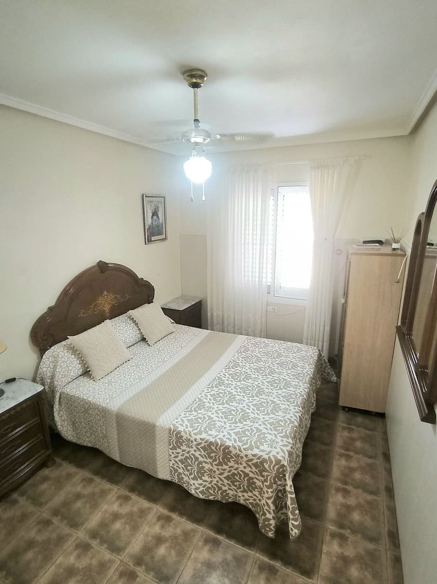5 quarto Moradia Geminada para venda em Torrevieja com piscina garagem - 320 000 € (Ref: 9937512)
